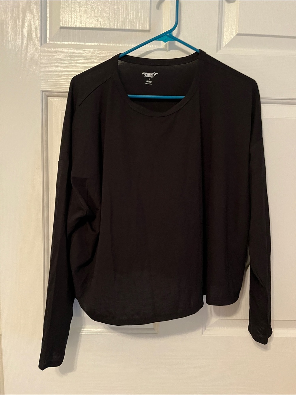 NWT Old Navy Black Long Sleeve Cropped Active Top